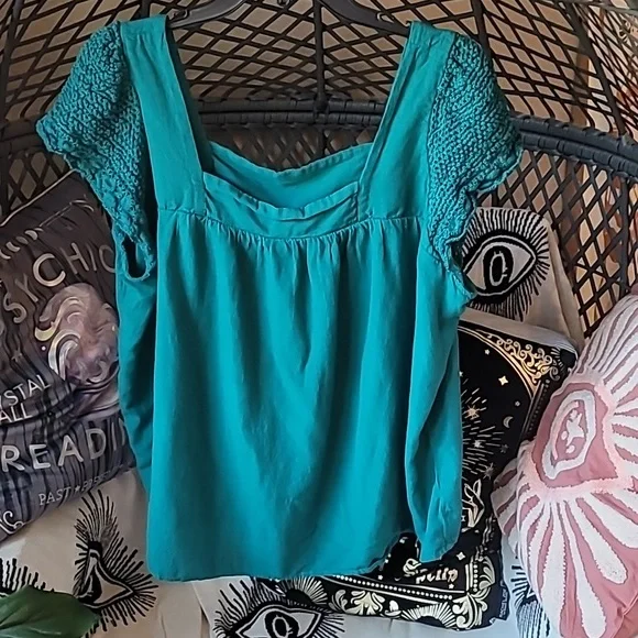 Crochet sleeve top - Picture 1 of 3